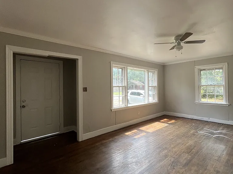 319 W Cooper St — Photo 2