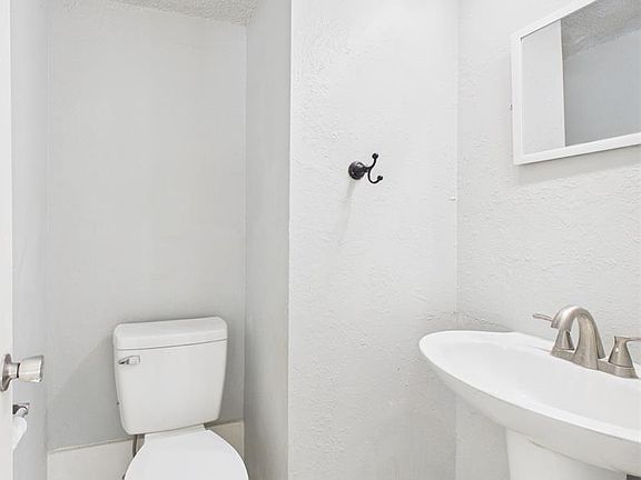 4th image of 401 12th Ave #208