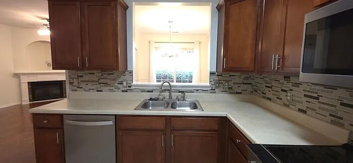 561 Woodland Park Ter — Photo 6