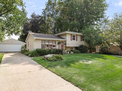 4913 Ash Dr, Pleasant Hill, IA, 50327
