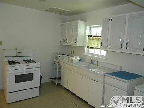4th image of 825 Montezuma St