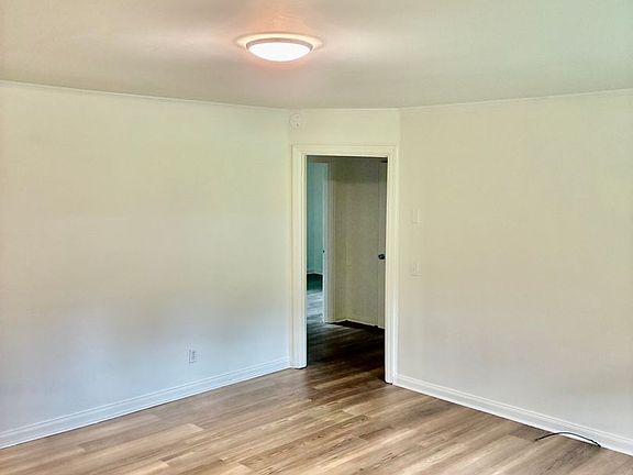 3rd image of 109 Signal View St APT A