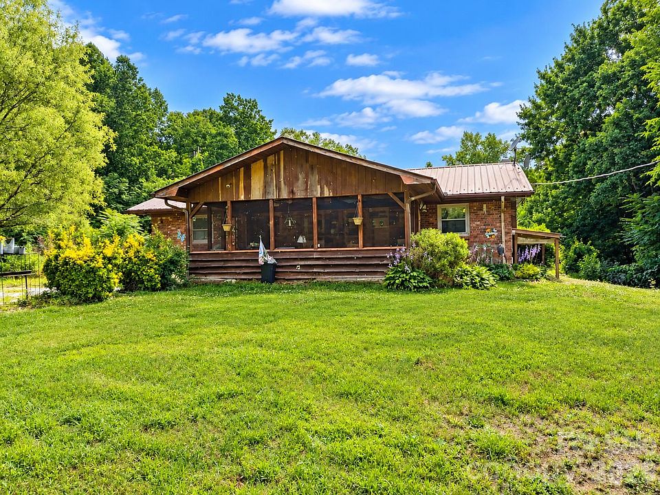 2nd image of 90 Pittman Rd
