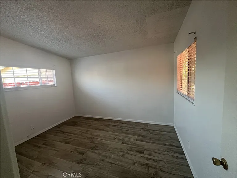 536 Sandsprings Dr — Photo 22