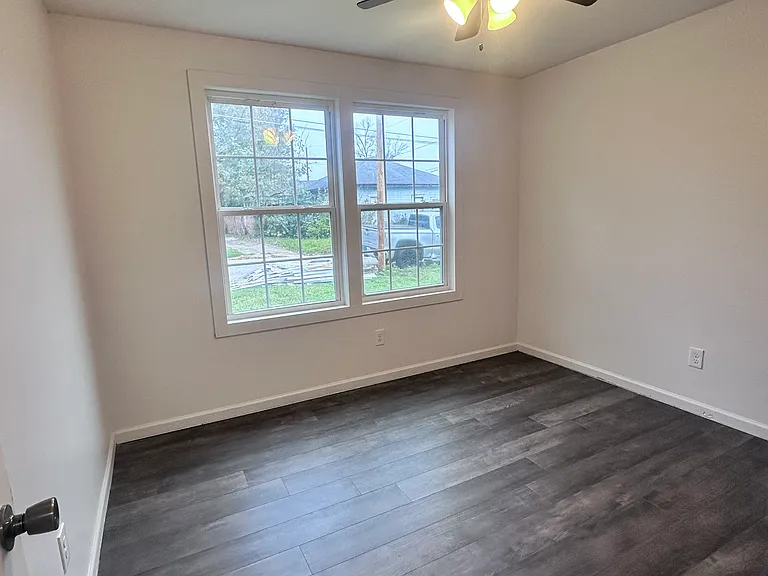 1010 E Newton St — Photo 6