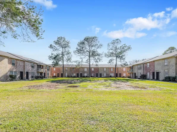 Serenity Townhomes, 1200 Hospital Dr, Angleton, TX 77515