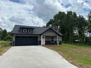 141 Dendy Dr, Wellford, SC 29385