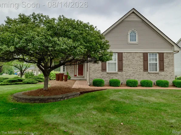 7025 Anna Dr, Belleville, MI 48111
