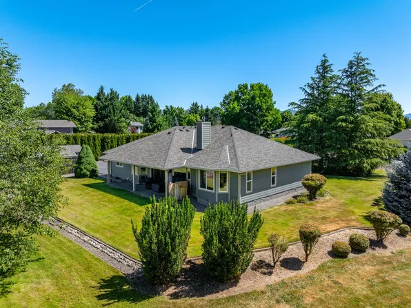 974 Felicia Ln, Grants Pass, OR 97527