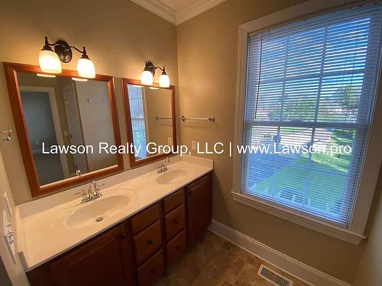 3800 Greenway Dr SW — Photo 24
