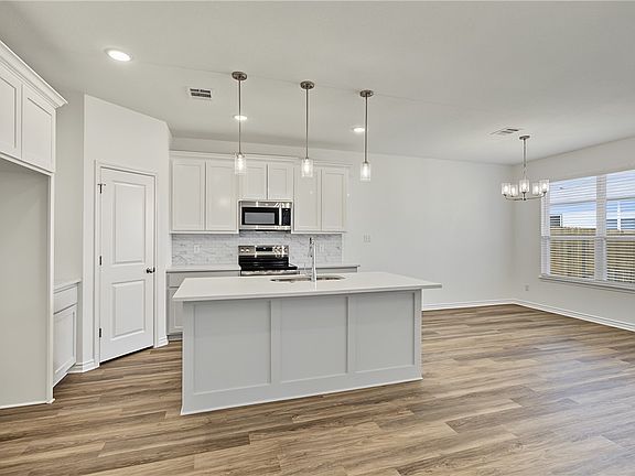 3rd image of 1934 Stubbs Dr