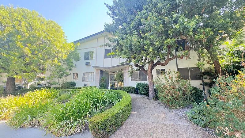2 bed, 1.0 bath, 1000 sqft, $2,600 — Photo 1