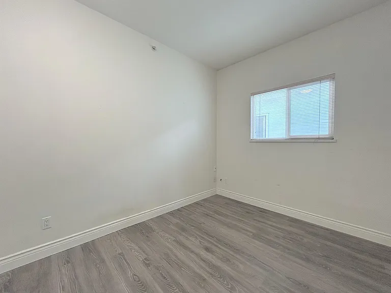 1478 E 57th Ave — Photo 9