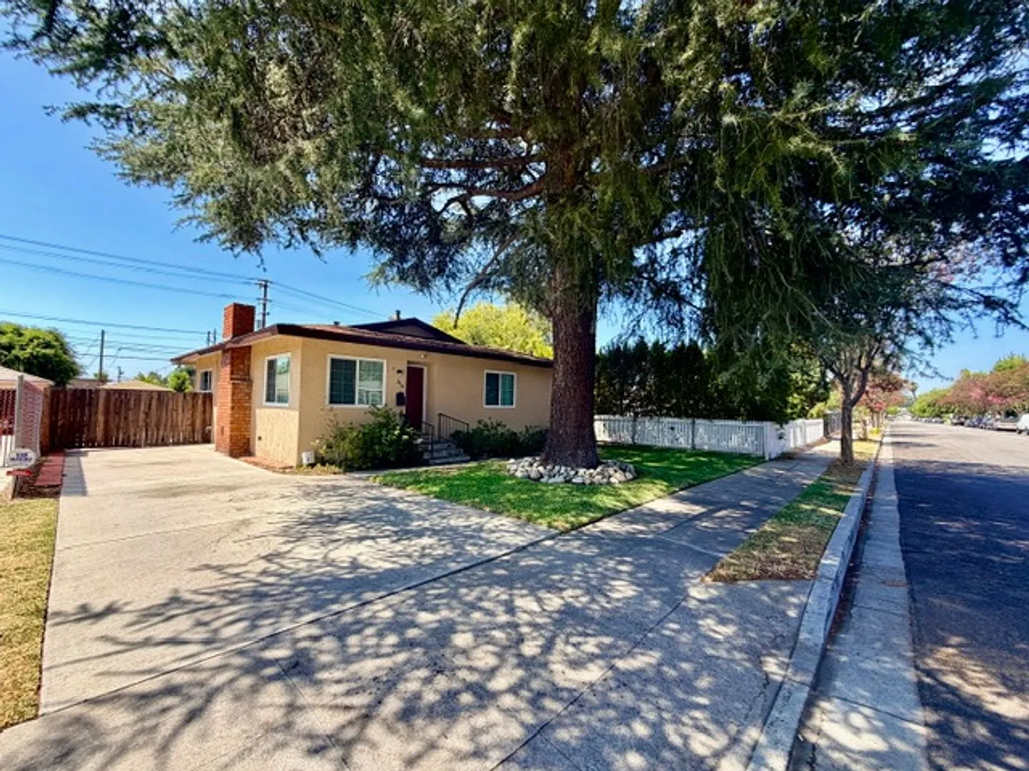 Wonderful Monrovia Home for Lease — Photo 2