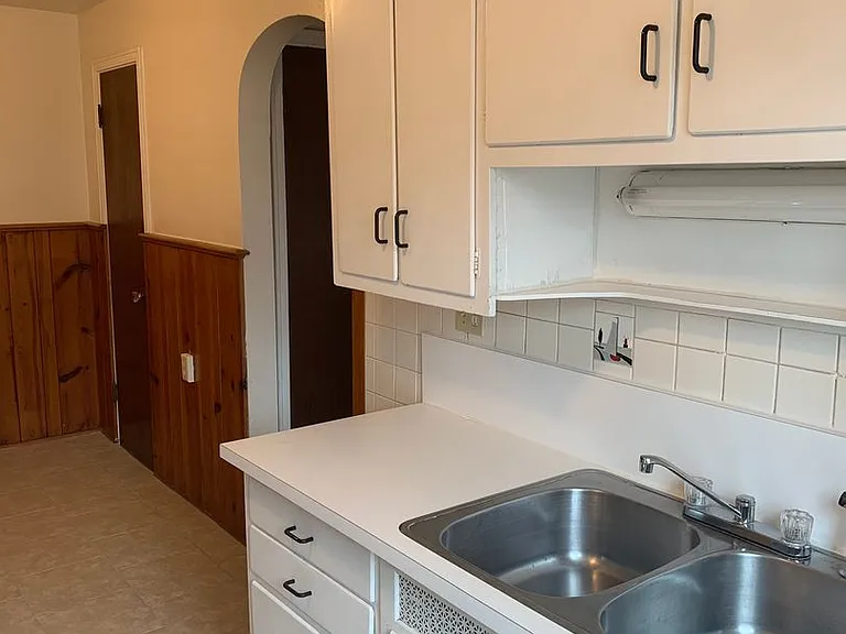 3834 Hyde Park — Photo 3