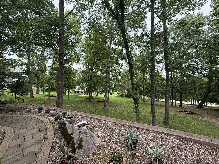 137 Millstone Ct — Photo 40