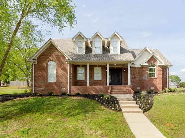 306 7th St, Tuscumbia, AL 35674