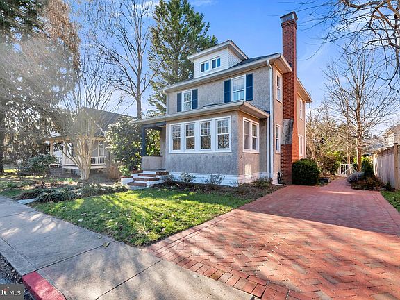 3rd image of 1309 Poplar Ave