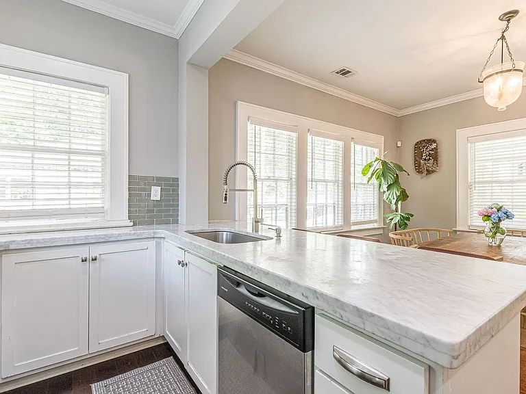 1847 Walker Ave — Photo 5