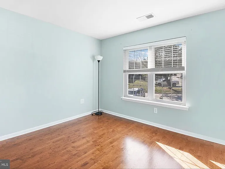 411 Derry Dr #411 — Photo 7