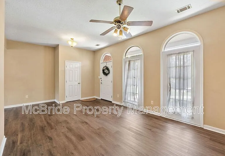 928 Hunting Horn Way W — Photo 4