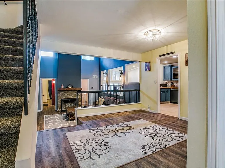 1330 El Camino Real — Photo 3