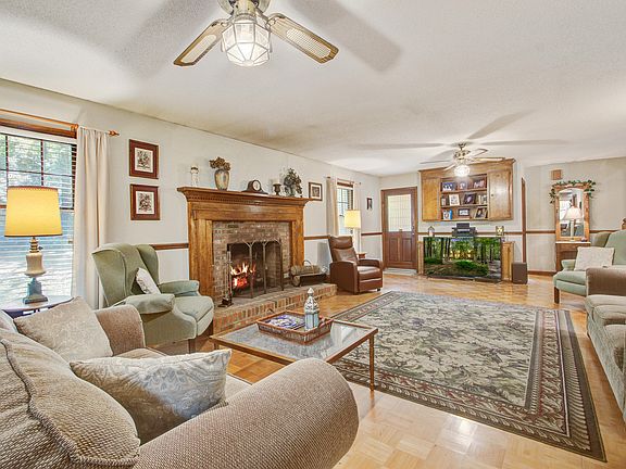 3rd image of 663 Hickory Hill Rd