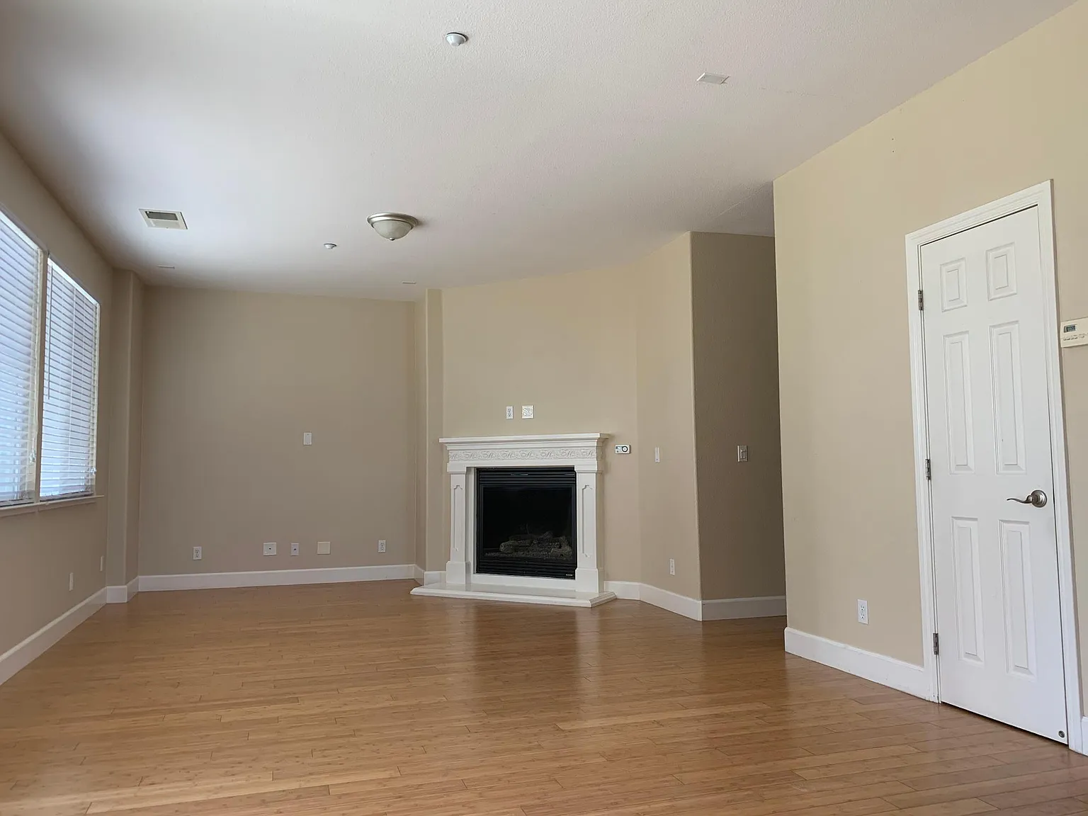 120 Lawlor Ct — Photo 2