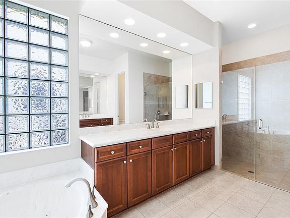 5th image of 15775 Glencrest Avenue