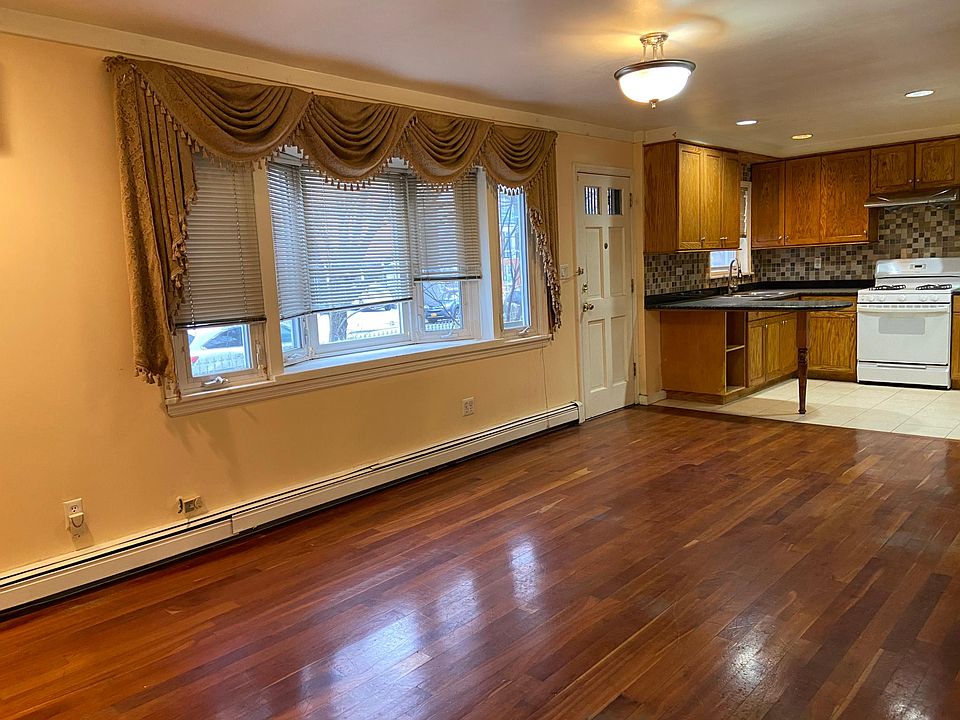 1st image of 14368 Franklin Ave #1