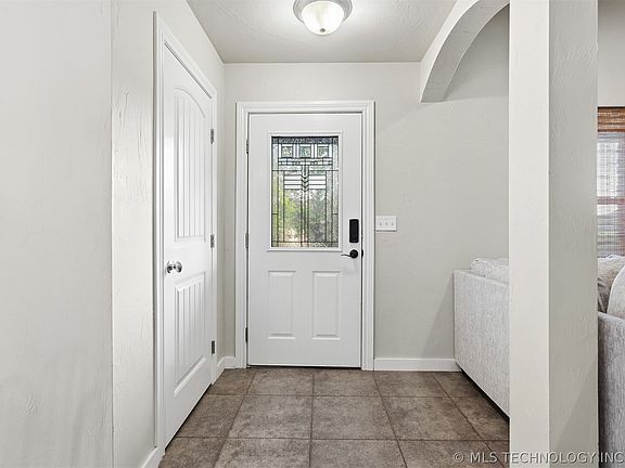 3rd image of 1005 Stone Creek Dr
