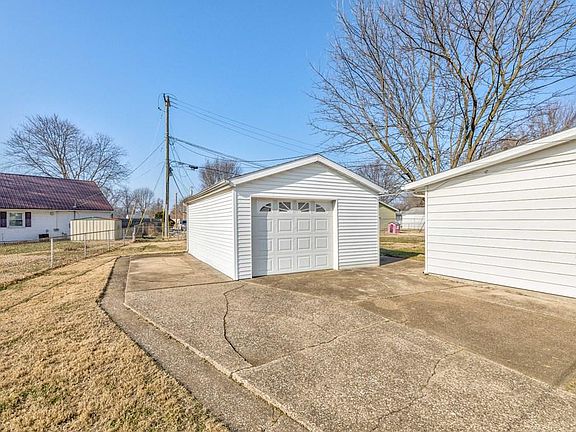5th image of 612 Fleetwood St