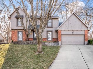113 NE Shoreview Ct, Lees Summit, MO 64064