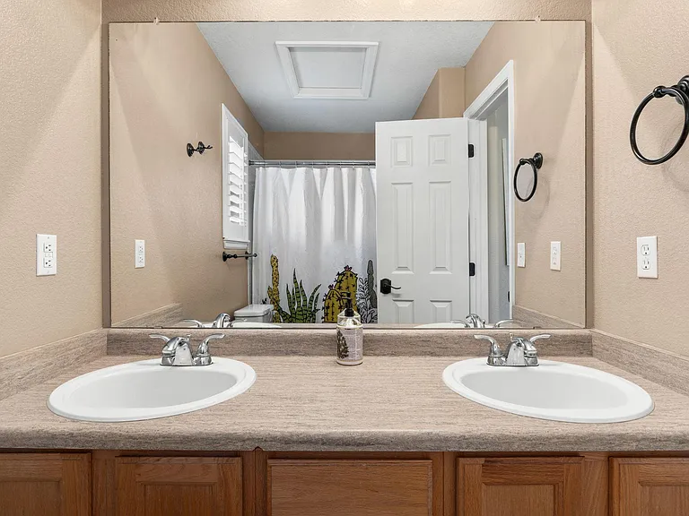 2771 Calkins Pl — Photo 44