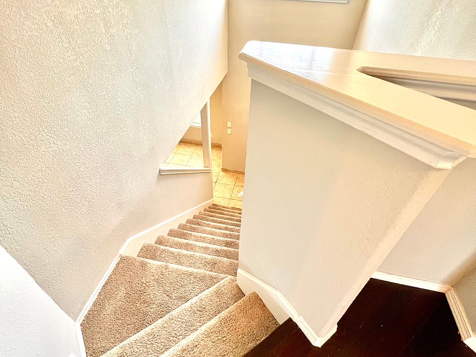 2 Story / Stairs