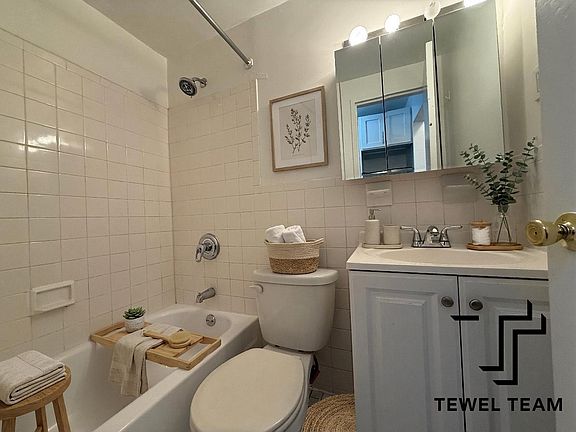 5th image of 113 W 82nd St