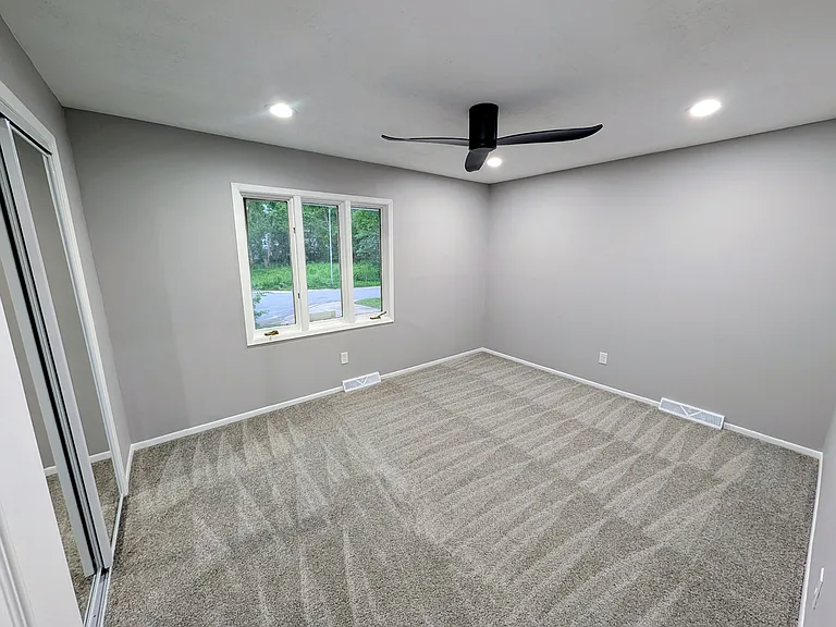 7718 Kenwood Ave — Photo 14