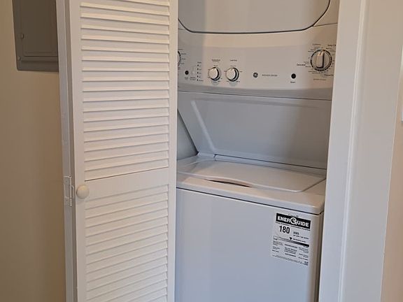 2nd image of 1070 Masselin Ave #1/4