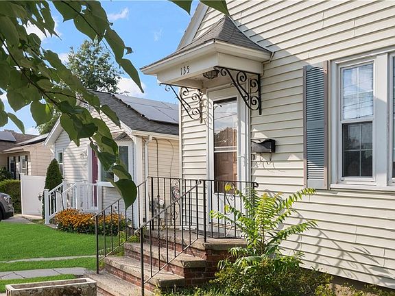 4th image of 135 Sandringham Ave
