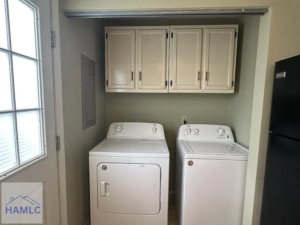 3 bed, 1.5 bath, 1272 sqft, $1,300 — Photo 4