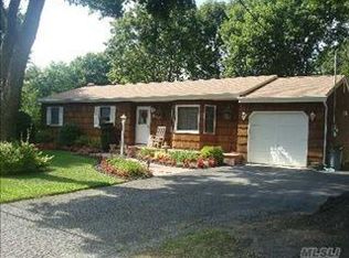 61 Robinson Ave, Medford, NY 11763