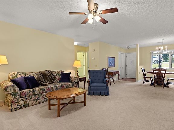 3rd image of 5 Hillview Dr