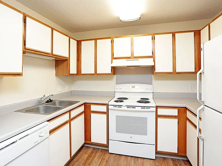 THE ARBORS APARTMENTS — Photo 1