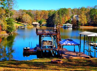 1360 Hermitage Cir, Huddleston, VA 24104