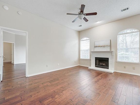 2nd image of 2440 Glen Ridge Dr