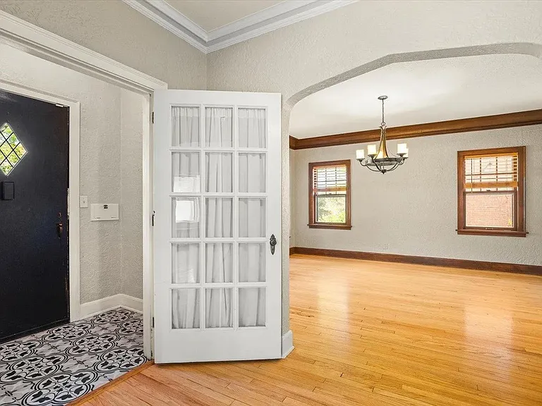 117 N Highland Ave — Photo 5
