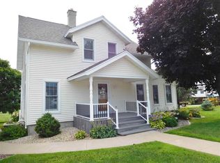 425 South St, Ridgeway, IA 52165