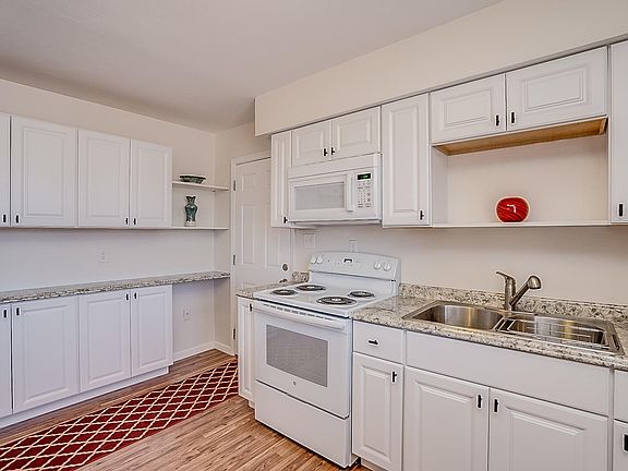 3rd image of 6616 S Melody Ave