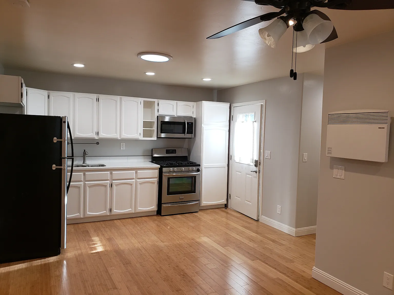 2 bed, 626 sqft, $2,700 — Photo 3