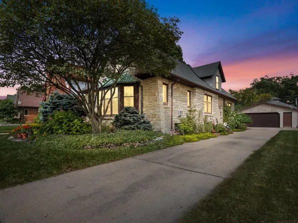 2522 North 89th STREET, Wauwatosa, WI 53226